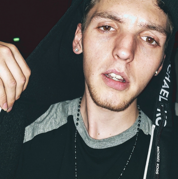 Meet your Posher, Joshua - Picture 4 of 4